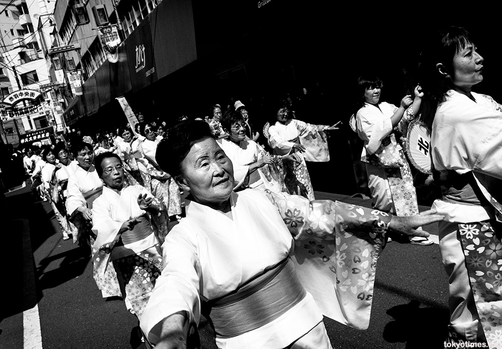 traditional Japanese dancers at a traditional festival