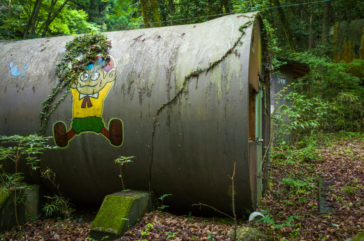 abandoned cabins in the Japanese countryside