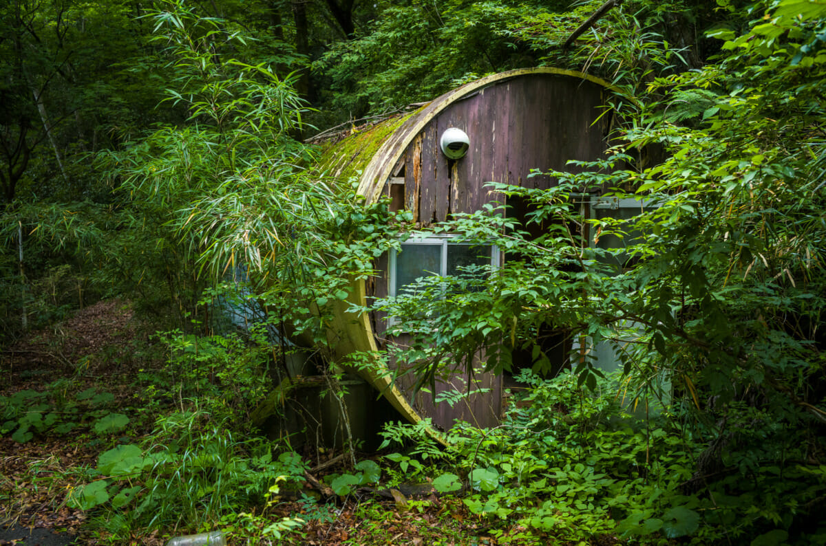 abandoned cabins in the Japanese countryside