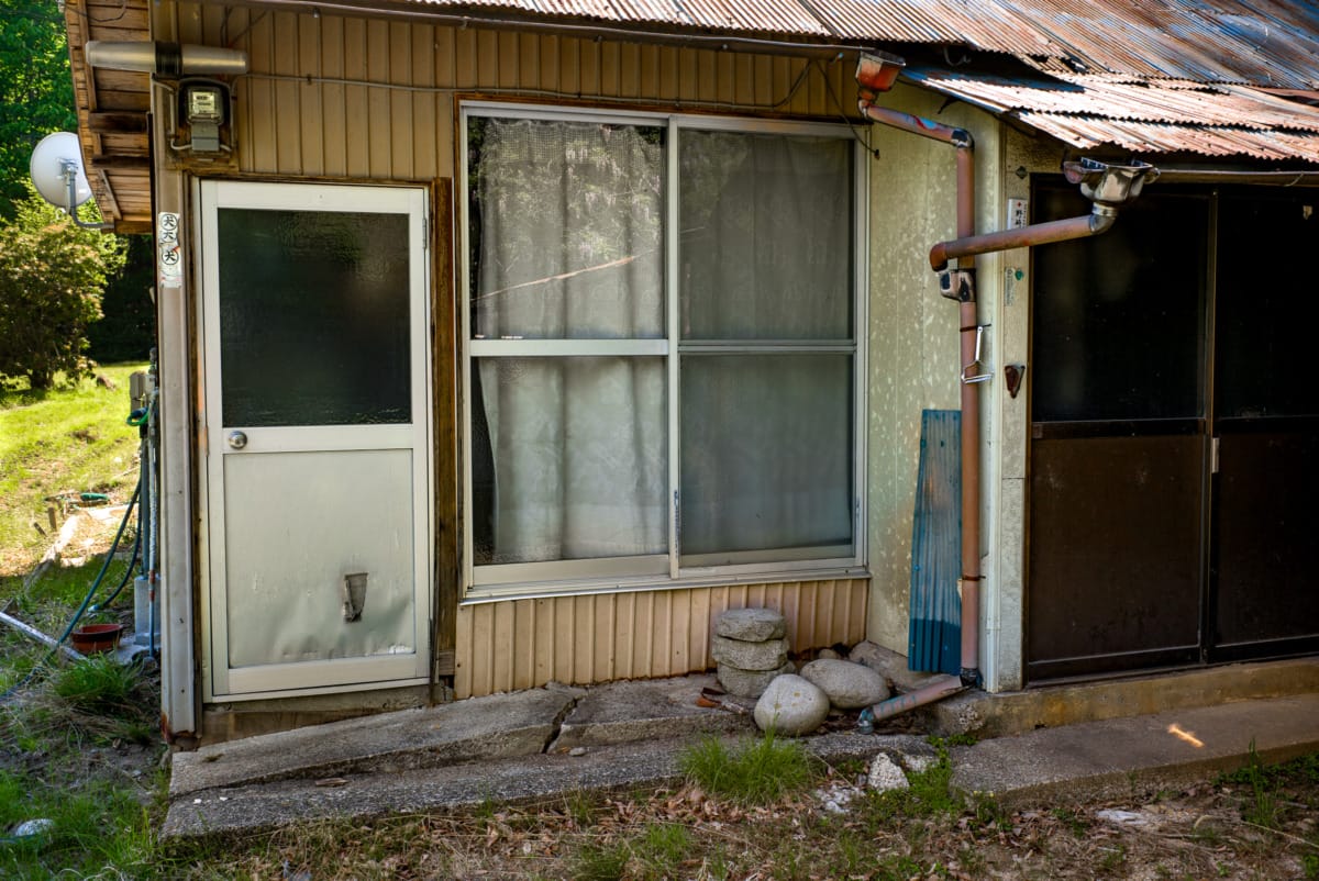 An abandoned Japanese village in the mountains