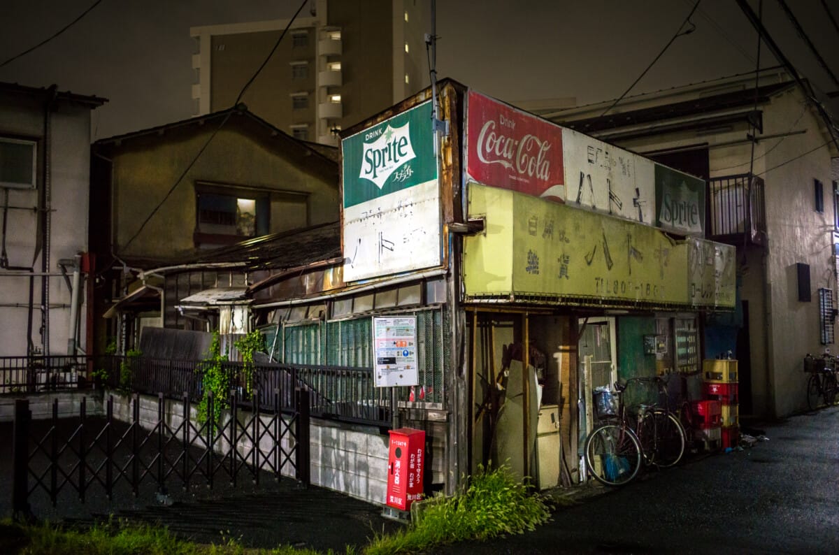 Colourful and quiet Tokyo night scenes