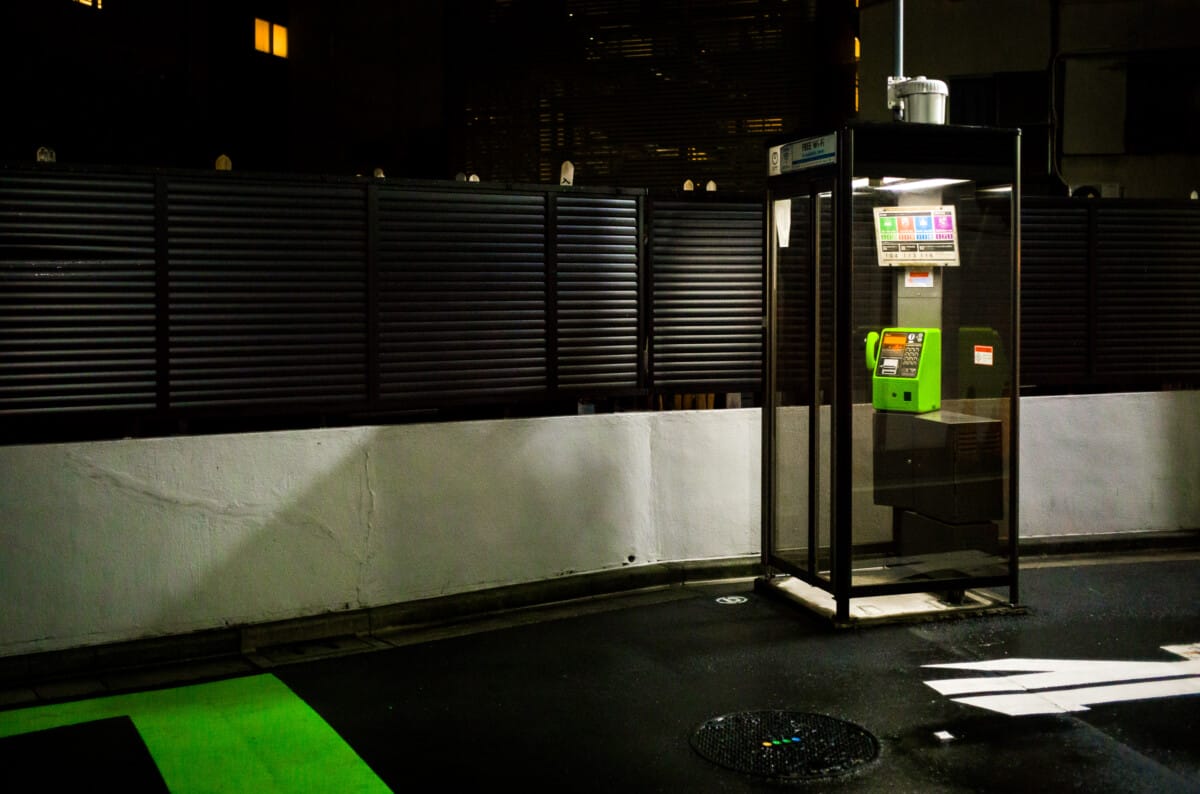 Colourful and quiet Tokyo night scenes