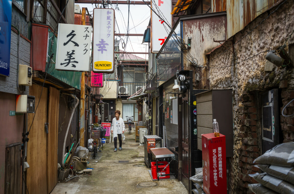 A dilapidated little Tokyo drinking alleyway