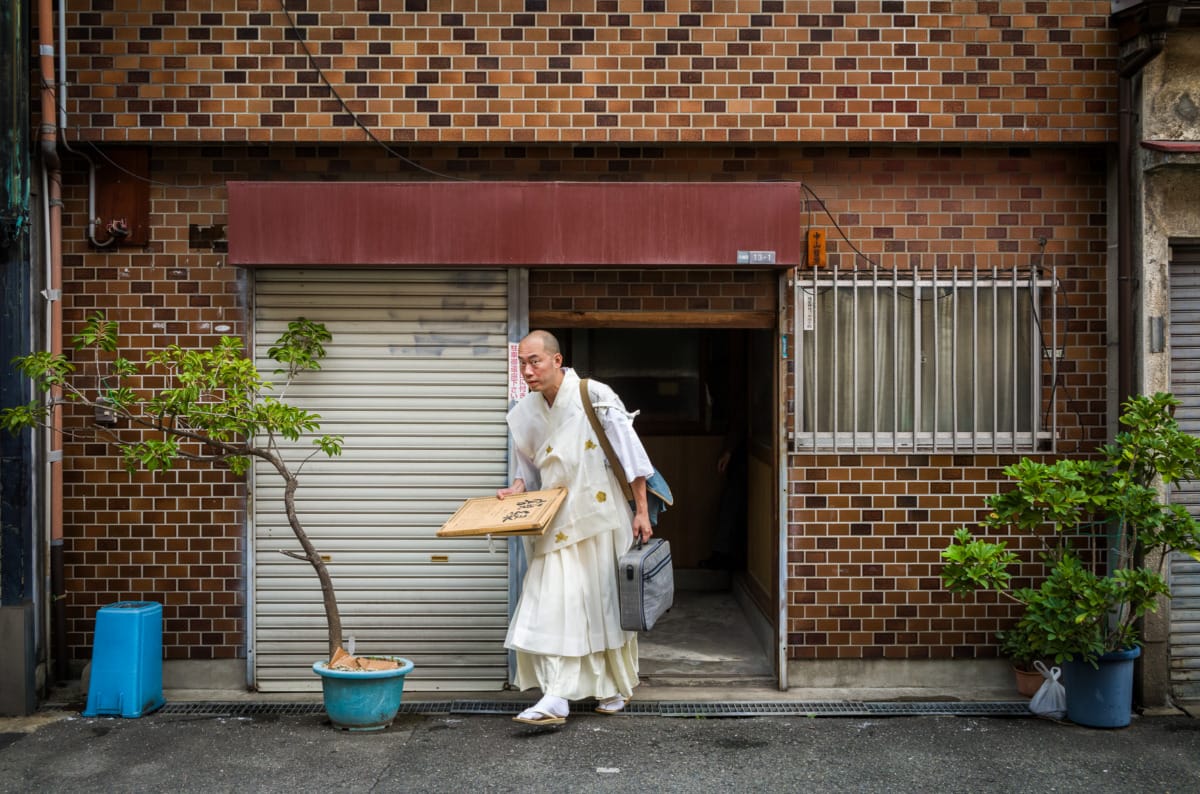 the faces and urban scenery of Osaka