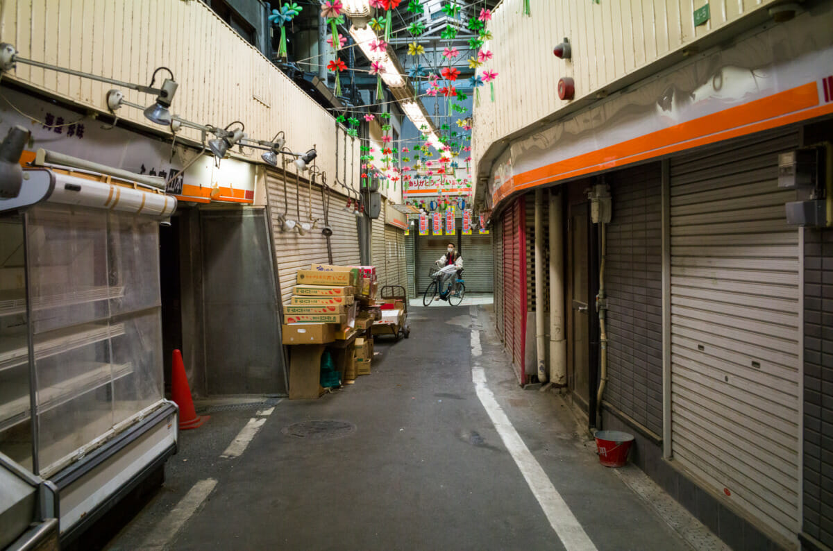 the incredible old covered shopping streets of Osaka