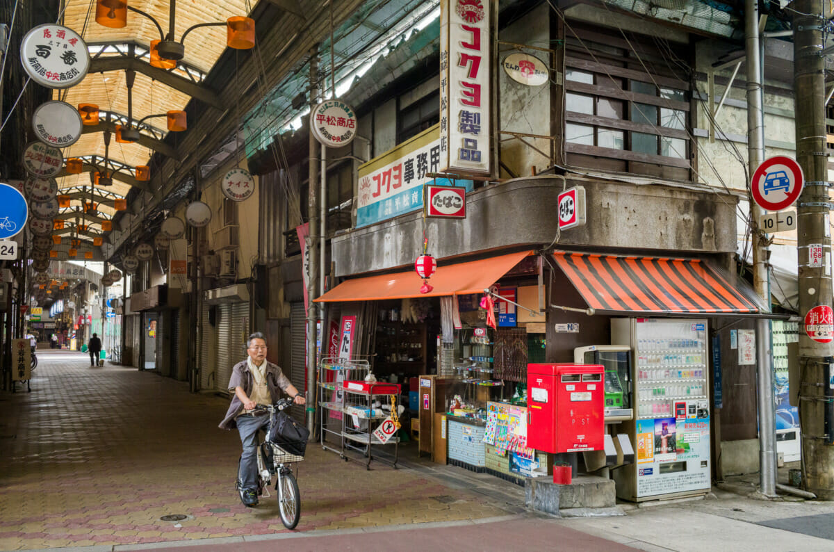 the incredible old covered shopping streets of Osaka