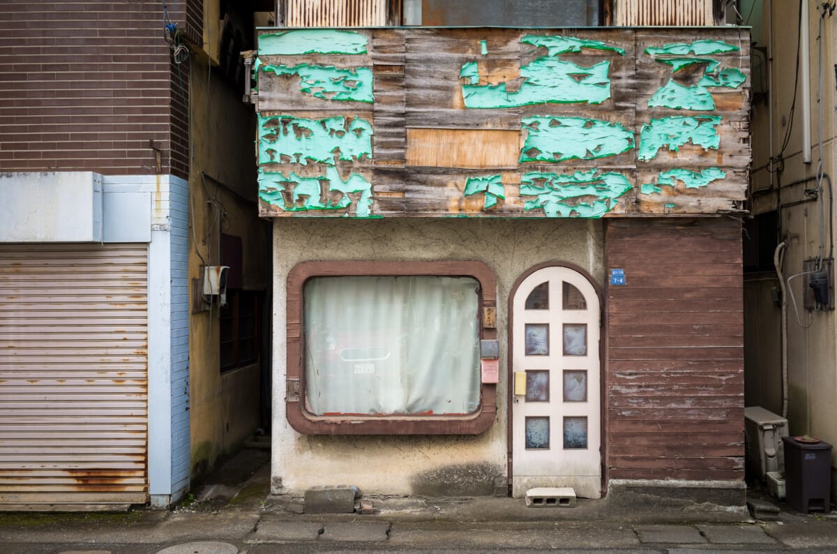 Quiet scenes from the similarly quiet side of a Japanese city