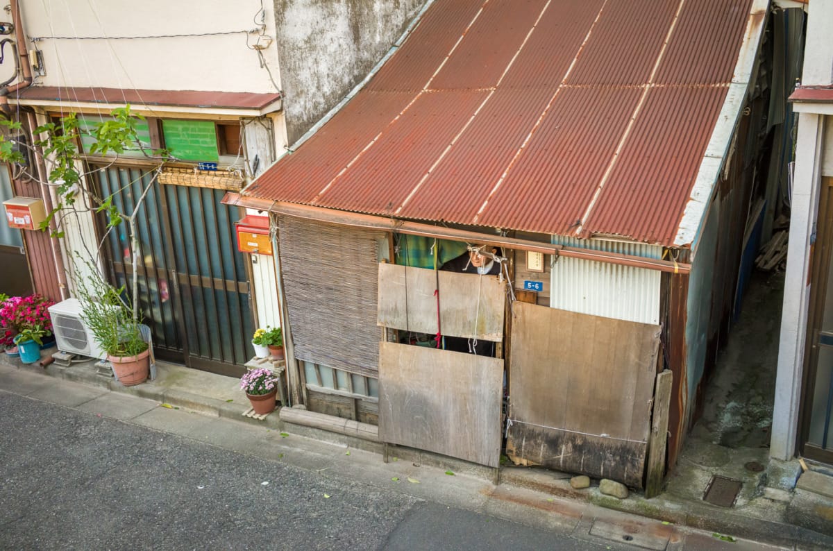 The life of a truly ramshackle Tokyo house and its owner