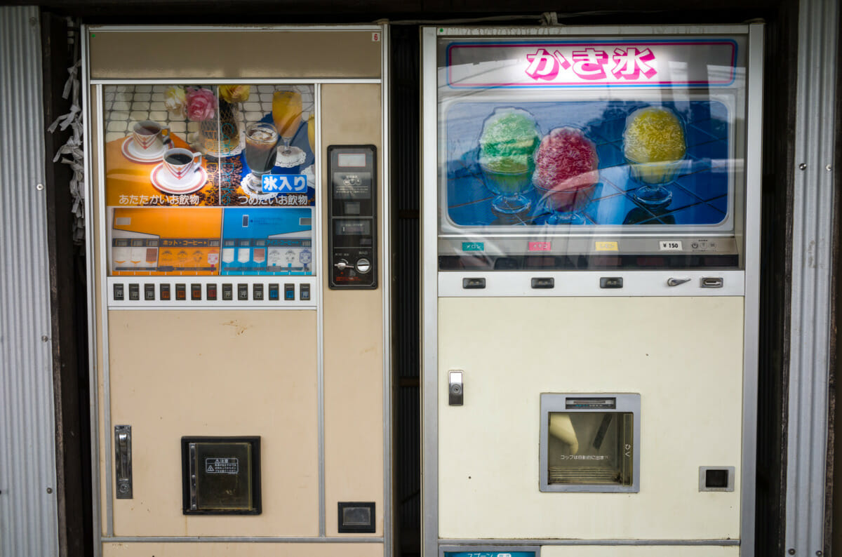 fully functioning retro Japanese vending machines