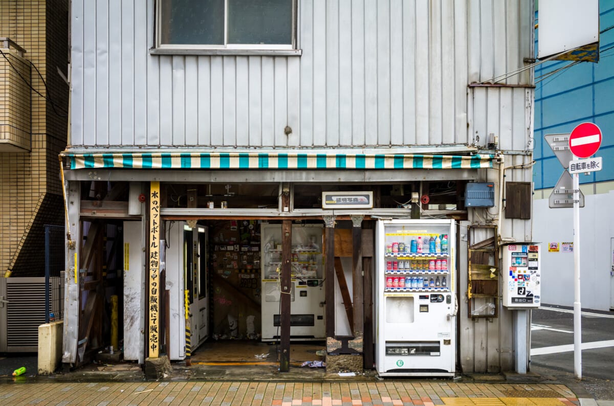 The varied sights of a rainy Tokyo walk